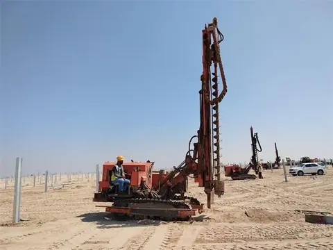 دقّ الخوازيق وتخطيط مصفوفة أرضية